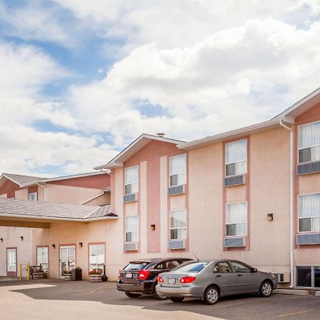 Super 8 By Wyndham Pincher Creek Ab מראה חיצוני תמונה